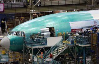 探秘波音777飞机制造工厂,几乎所有的工作都是由人力控制